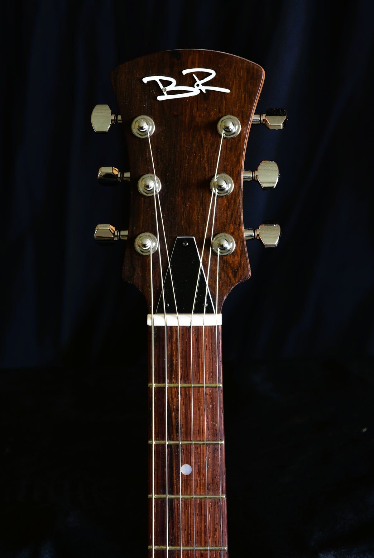 Front view of the Lineage 6 headstock showing the BR Guitars logo, bone nut and locking tuners