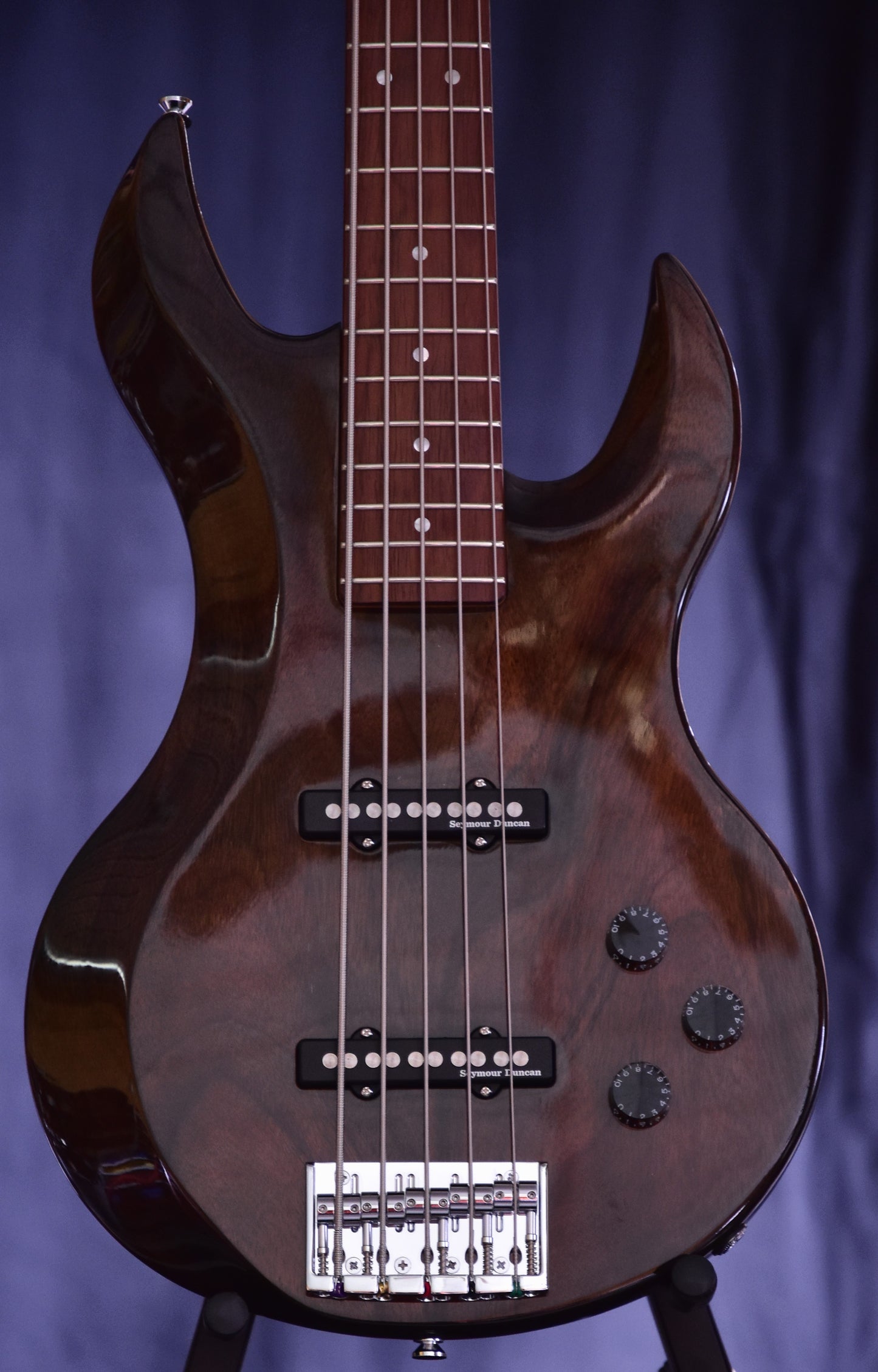 BR Guitars  Quake Bass